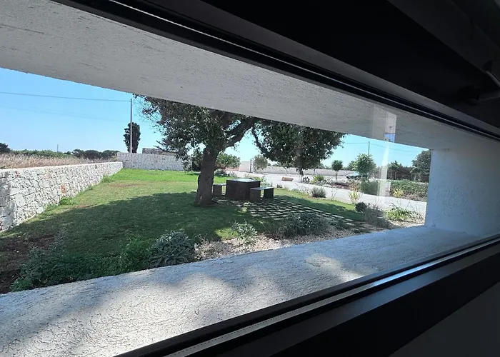 וילה Aeneas Pool & Jacuzzi Al Mare Torre Guaceto ספקיולה