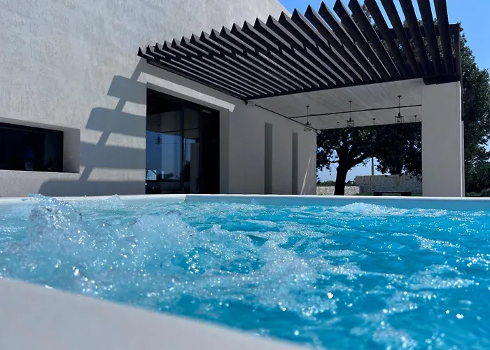 Aeneas Pool & Jacuzzi Al Mare Torre Guaceto ספקיולה